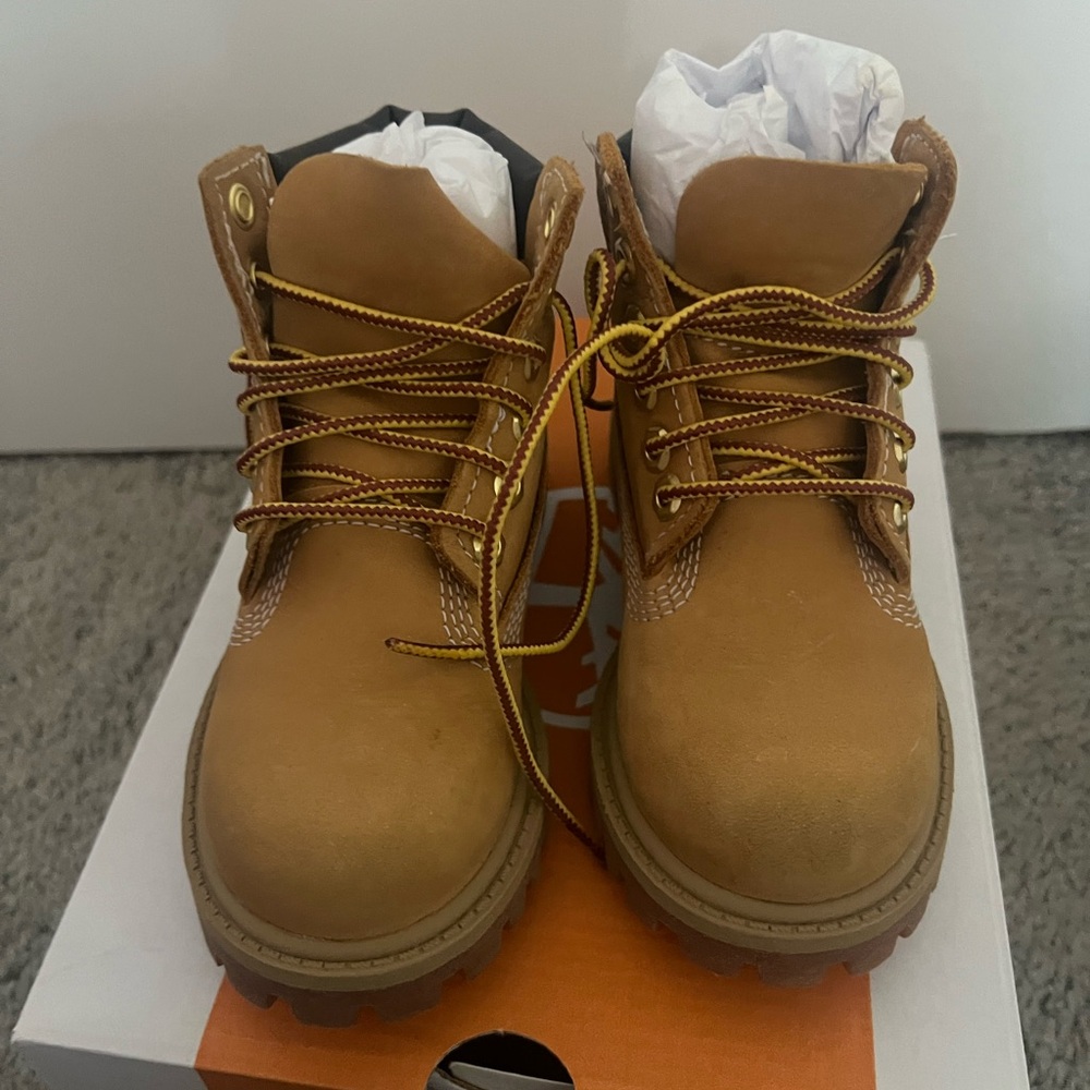 Timberland boot construction style barely worn. - Picture 3 of 4